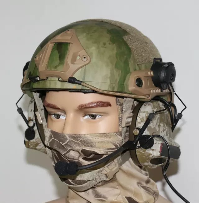 Тактически шлем със слушалка