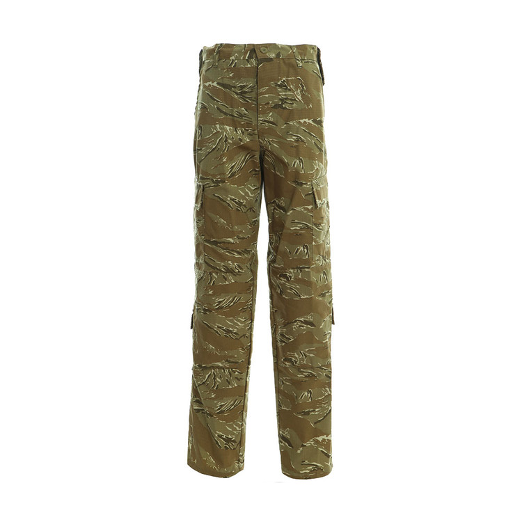 Calça uniforme militar com camuflagem no deserto com padrão tigre