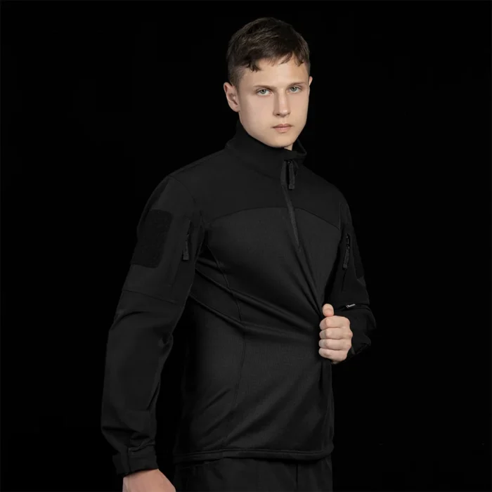Professional tactical shirt in black with front zipper and arm pockets. Ideal for military training, airsoft, and outdoor tactical use.