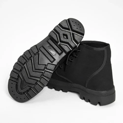 Black men’s combat boots with rugged tread sole and lace-up design, ideal for military, tactical, and outdoor use.