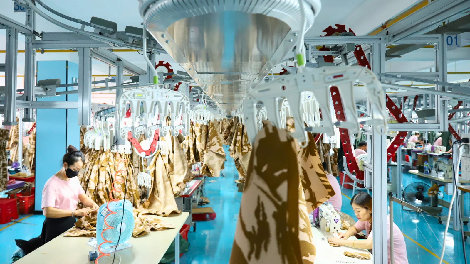 Fabricantes de uniformes militares – Linha de produção OEM e fluxo de trabalho da fábrica