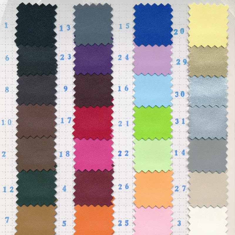Catálogo de amostras de cores de tecido para programas OEM de jaquetas e agasalhos. Suporte para correspondência de cores disponível para tecidos softshell, fleece e impermeáveis. Desenvolvimento de cores personalizadas disponível para pedidos baseados em programas.